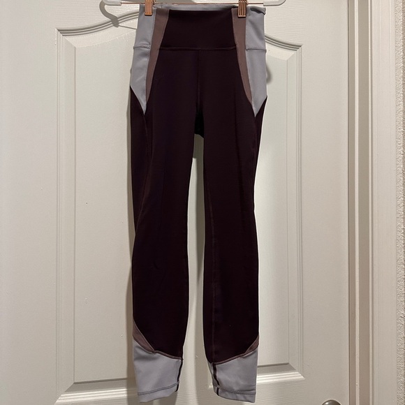 Lululemon In Movement Blocked Tight in Plum Shadow Everlux 25” - Picture 6 of 11